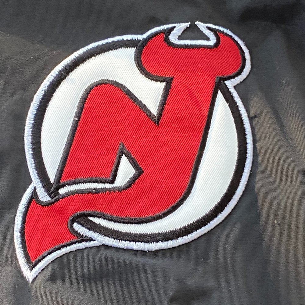 New Jersey Devils Jacket (Large) - Picture 3 of 8